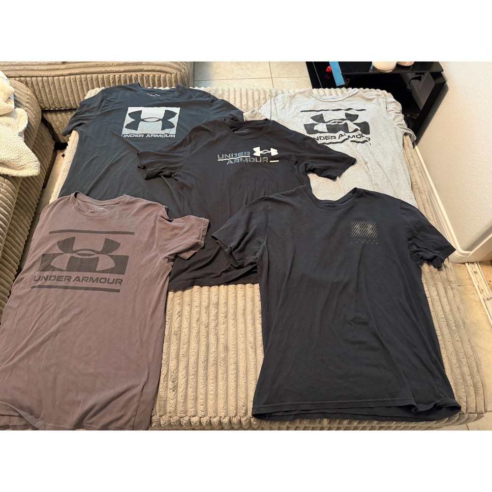 Lot of 5 Under Armour HeatGear Graphic T-Shirts Mens Large Black Gray Training